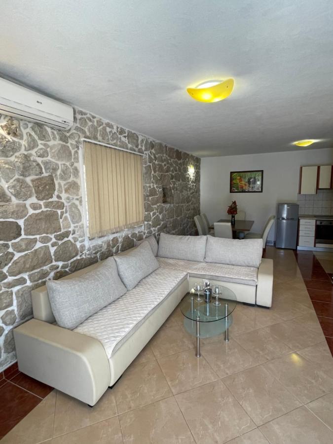 Ivan I Matej Apartments Блаце Экстерьер фото